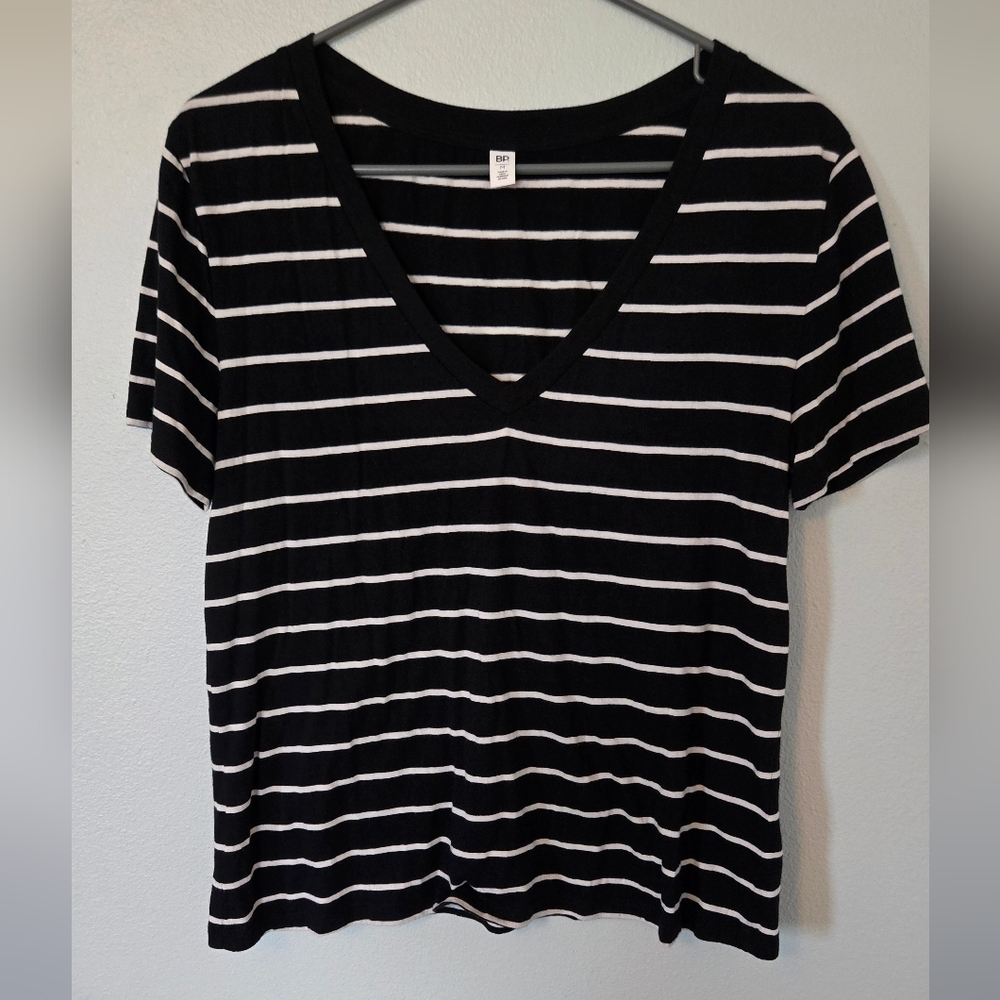 BP Black Stripe V-Neck Tee Size Medium